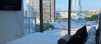 Cozy high rise in Buckhead with city view