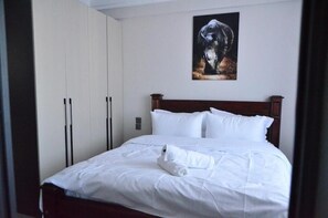 Blackout curtains, soundproofing, free WiFi, wheelchair access - Top Notch One-Bedroom Apartment (Nairobi)