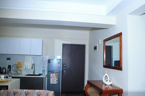 Apartment, Balcony, City View | Private kitchen