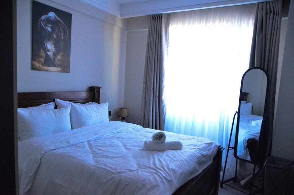 Blackout drapes, soundproofing, WiFi (free)