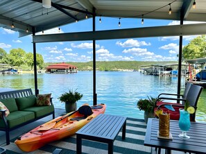 Outdoor dining - NEW! 8 bedrooms-Sleeps 20-2 Kitchens-Kayak-Rope Swing-Game Room-Easy Parking (Osage Beach)