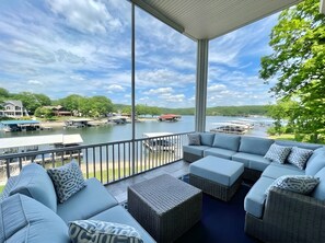 Property grounds - NEW! 8 bedrooms-Sleeps 20-2 Kitchens-Kayak-Rope Swing-Game Room-Easy Parking (Osage Beach)