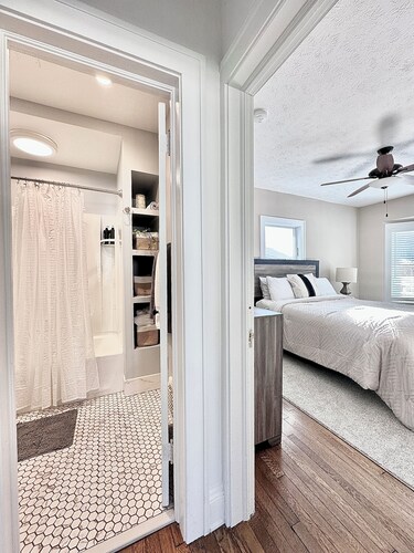 Modern Hot Tub Lake Access Clean townhome