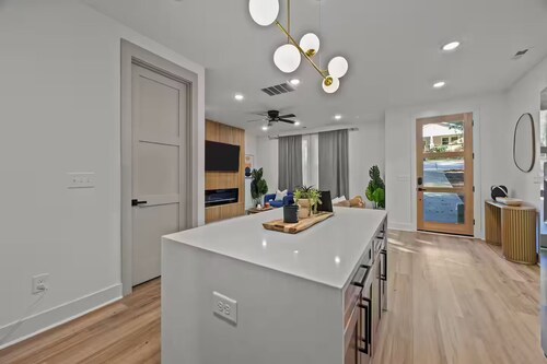 Modern Cabin Vibes – 10 Min to Uptown + Airport