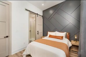 3 habitaciones, tabla de planchar con plancha, wifi y ropa de cama 