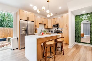 Private kitchen - Modern Cabin Vibes – 10 Min to Uptown + Airport (Charlotte)