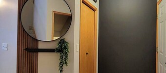 Elite Game Room House: Pool Table & Indoor Putting