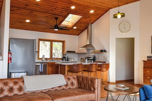 Smart TV, fireplace, table football, ping pong - Hilltop Escape: Epic Game Room, Lake Views, Fire Pit & Wine Trail (Naples)