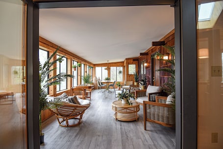 Intérieur. Hilltop Escape: Epic Game Room, Lake Views, Fire Pit & Wine Trail