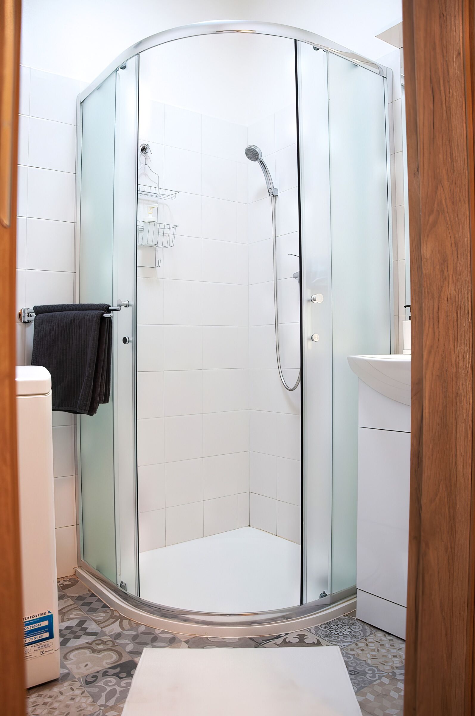 Secador de pelo, toallas, jabón, papel higiénico