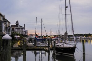 Marina - Pet Friendly Water Front Cottage Sleeping 8 with Kayaks and More Free Activities (Ocean View)