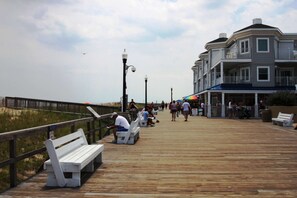 Terrace/patio - Pet Friendly Water Front Cottage Sleeping 8 with Kayaks and More Free Activities (Ocean View)