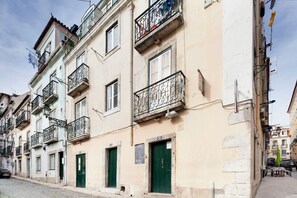 Exterior - Stylish Lisbon Stay, Renovated Gem in Bairro Alto with A/C and one Bedroom (Lisboa)