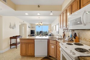 Condo, 1 King Bed with Sofa bed (Perdido Sun 1000) | Private kitchen - Perdido Sun 1000 (Pensacola)