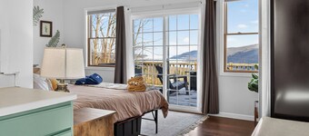 The Overlook Couples Tiny Cabin-HotTub-Firepit. Best view in the Finger Lakes!