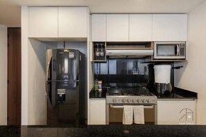 Fridge, microwave, oven, stovetop - Espectacular Nuevo Departamento en Nuevo Polanco (Mexico City)