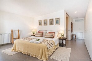 6 bedrooms, iron/ironing board, travel cot, free WiFi - Vila Algarvve II-5 mn walking from Beach-heated pool-see view-16 pax (Albufeira)