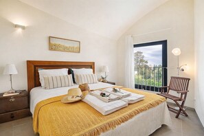 Iron/ironing board, travel cot, free WiFi, bed sheets - Vila Algarvve II-5 mn walking from Beach-heated pool-see view-16 pax (Albufeira)