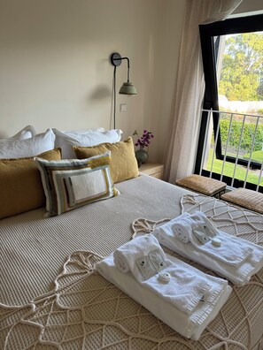6 bedrooms, in-room safe, iron/ironing board, travel cot - Vila Algarvve II-5 mn walking from Beach-heated pool-see view-16 pax (Albufeira)