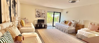 Vila Algarvve II-5 mn walking from Beach-heated pool-see view-16 pax