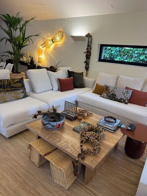 Smart TV, fireplace, ping pong, books - Vila Algarvve II-5 mn walking from Beach-heated pool-see view-16 pax (Albufeira)