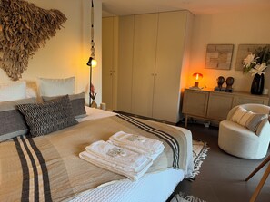 6 bedrooms, in-room safe, iron/ironing board, travel cot - Vila Algarvve II-5 mn walking from Beach-heated pool-see view-16 pax (Albufeira)