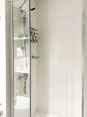 Shower, hair dryer, towels, soap - Modern King Studio near Movistar Arena, Self Check-In & AC (Santiago)