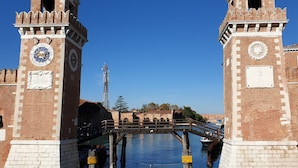 A historic bridge with two towers, each featuring a clock and a plaque. - Luky lovely place in the very heart of central Venice (Venezia)