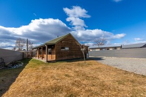 Exterior - Timber & Stars Cabin - your cosy getaway in the heart of Twizel. (Twizel)