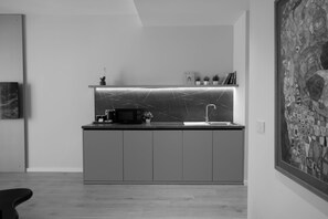 Interior - One Bedroom Apartment with City and Mountain View (Tiranë)