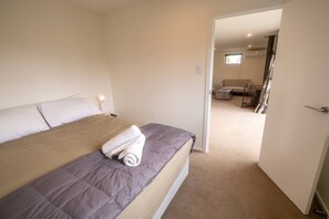 3 bedrooms, WiFi, bed sheets - Hallewell Hideaway - Twizel (Twizel)