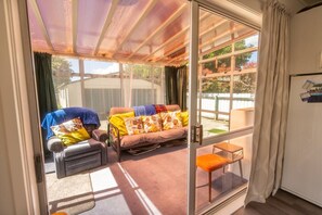 TV, fireplace - Dreamy Days - relax & unwind. (Twizel)