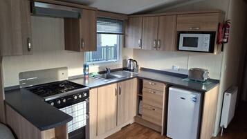 Cookware/dishes/utensils