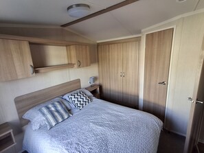 2 bedrooms, individually decorated, individually furnished, free WiFi - Glasyln 37 (Porthmadog)