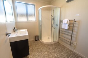 Hair dryer, towels - Hideaway on Cass – Your Private Sanctuary (Twizel)