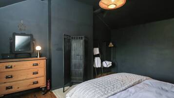 2 bedrooms, individually decorated, individually furnished, free WiFi