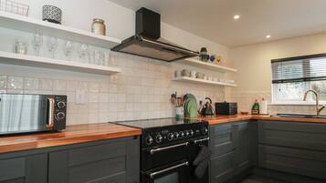 Dishwasher, cookware/dishes/utensils