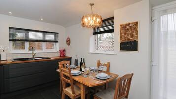 Dishwasher, cookware/dishes/utensils