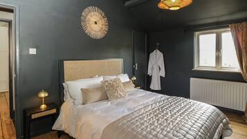 2 bedrooms, individually decorated, individually furnished, free WiFi