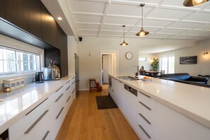 Interior - Grand Glen Lyon - Big & Beautiful (Twizel)