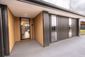 Exterior detail - Modern Glenfield - Private & Spacious (Twizel)