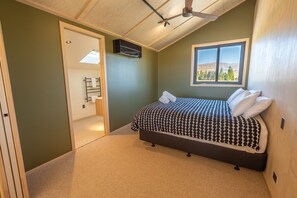 3 bedrooms, WiFi, bed sheets - Luxury Alpine Loft - Mountain Views (Twizel)