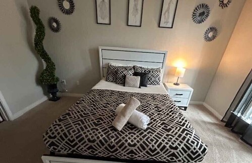 Luxury 2BR Apt by Grandscape