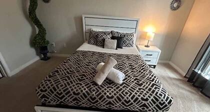 Luxury 2BR Apt by Grandscape