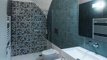 Basic-Zimmer, Terrasse, Gartenblick | Badezimmer | Dusche, Haartrockner, Handtücher, Seife