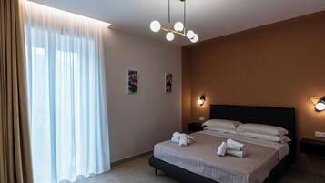 Comfort Room, Roll-in Shower, Balcony
