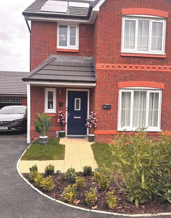 Room, 1 Bedroom | View from property