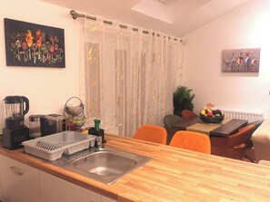 Room, 1 Bedroom | Living room