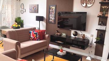 Room, 1 Bedroom | Living room