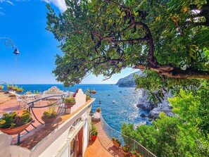 Terrace/patio - AMORE RENTALS - Villa Incanto sul Mare - Absolute Seclusion with Private Access to the Sea (Furore)